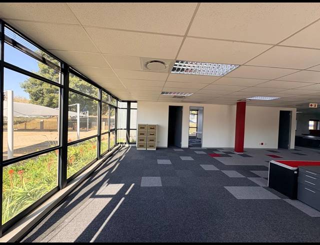 354M² OFFICE TO LET IN MIDRIDGE PARK